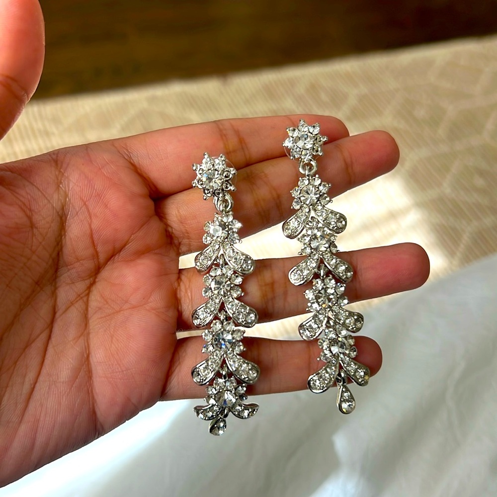 Elegant Long Earrings 🤍